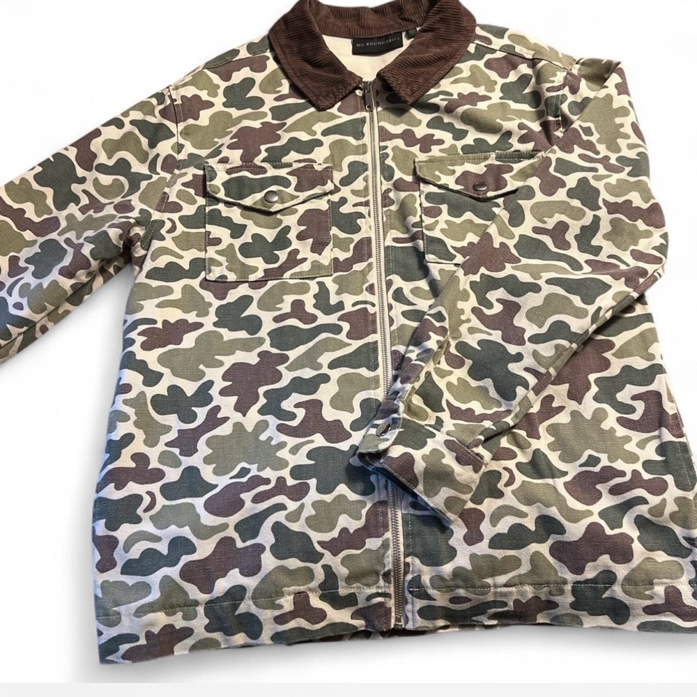 Vintage Camouflage Zip-Up Jacket with Brown Collar